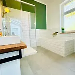 דירה Luxusapartment Im Dichterviertel *garten*parkplatz*wifi* *